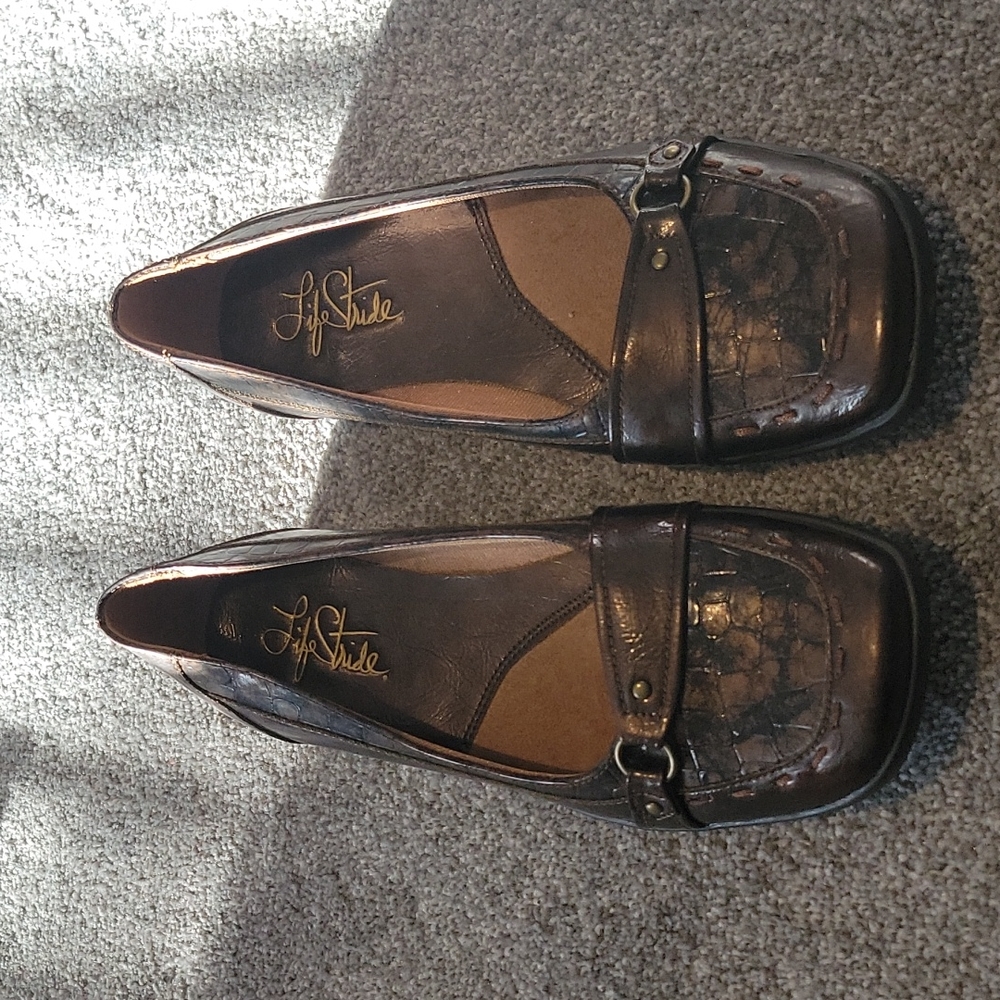 NWOT Life Stride brown and black flats